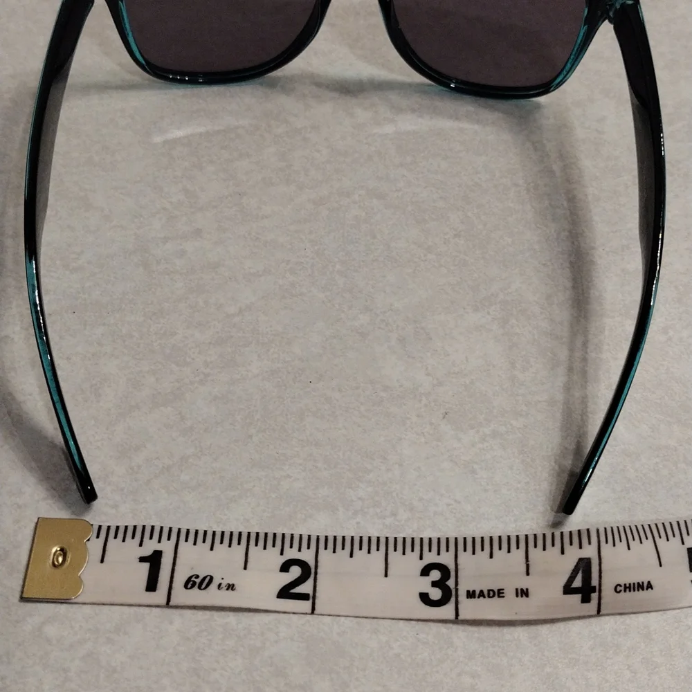 One Hoola polarized sunglasses.